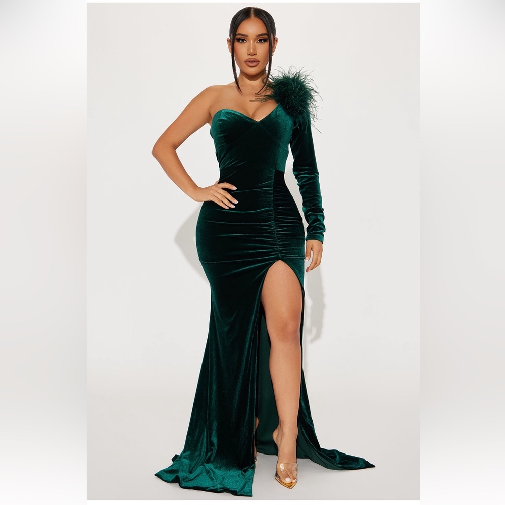 Elegant Green Velvet One-Shoulder Dress